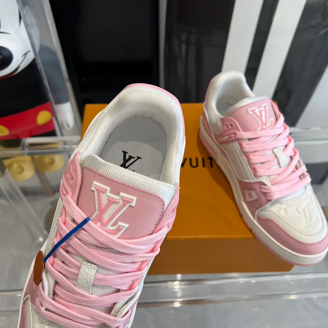 👟👟Ex-factory price 840👟👟 Couple model 👫LV Trainer series basketball sneakers🌟 Original open mold T👟👟Ex-factory price U outsole The texture is the same as the original ⚠️Original development Top version All details are consistent with the original ⚠️Code number: 35-45